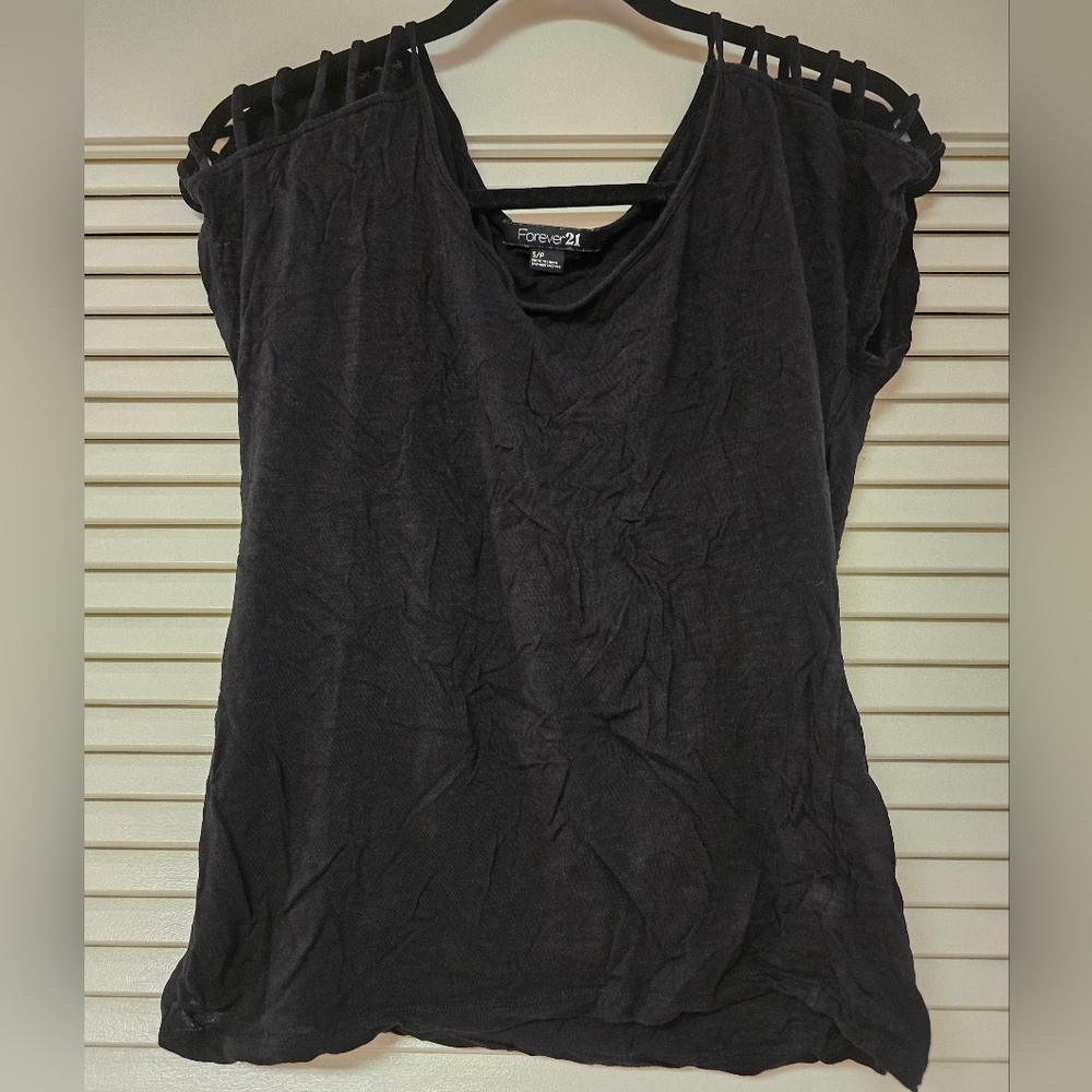 Forever 21 - Black Lightweight Cut-Out Shoulder Detail Short-Sleeve Top
